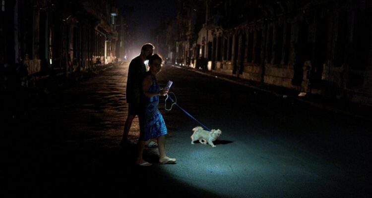 Dominicana recupera progresivamente su red eléctrica tras colapso nacional